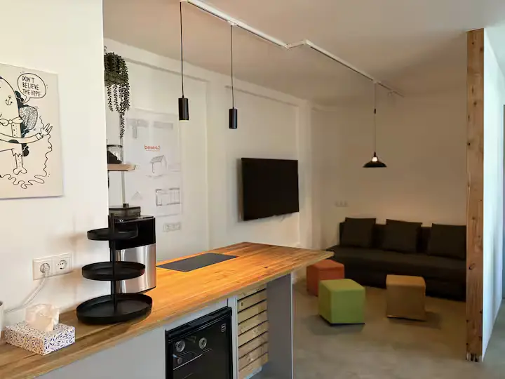Küche mit Wohnecke der Ferienwohnung Teutoburg - Ansicht 3